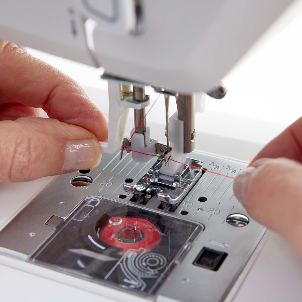 HUSQVARNA® VIKING® ONYX™ 25 Sewing Machine — official product image 9