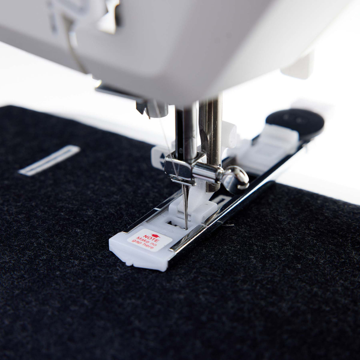 HUSQVARNA® VIKING® ONYX™ 25 Sewing Machine — official product image 8