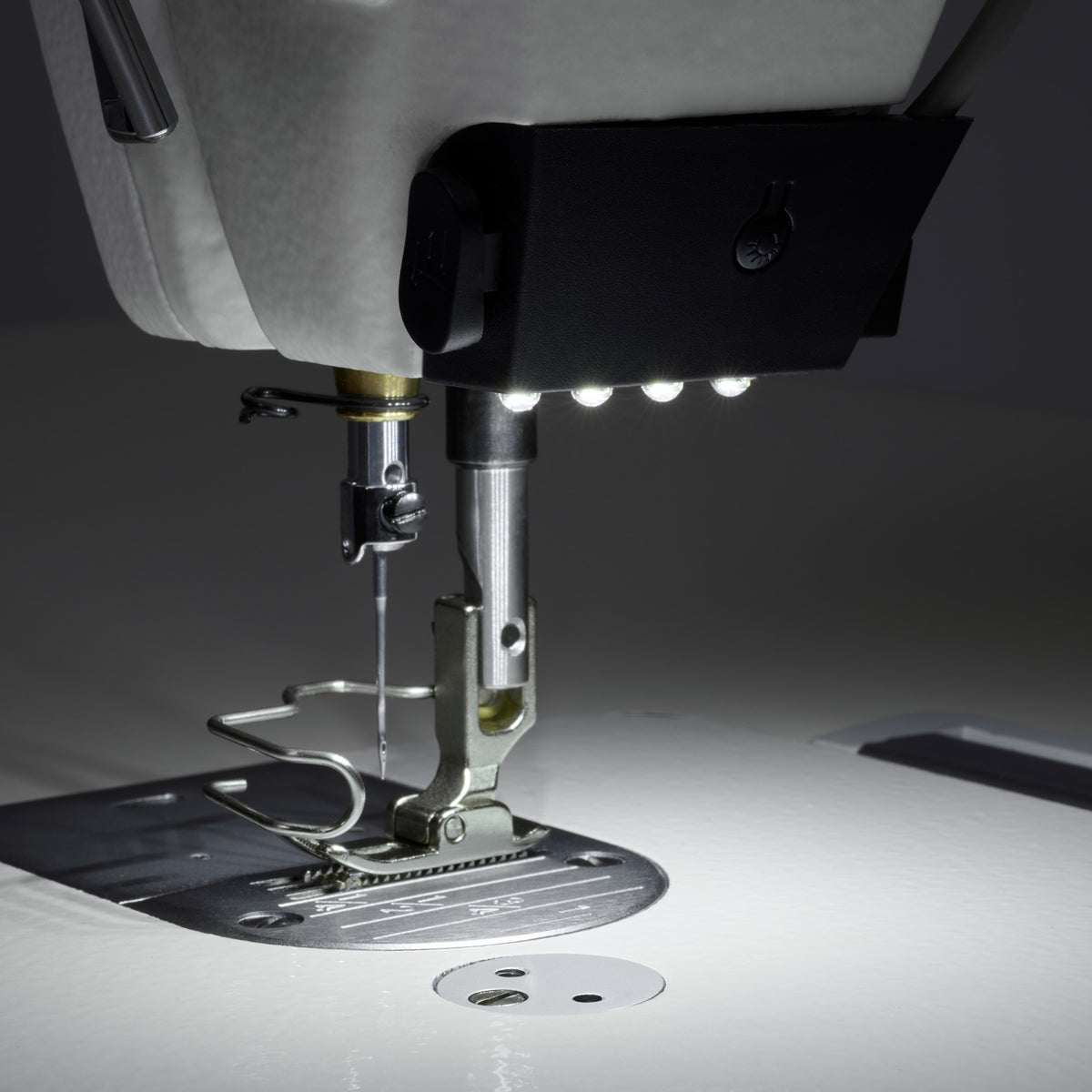 Reliable 3520SD integrated sewing light detail