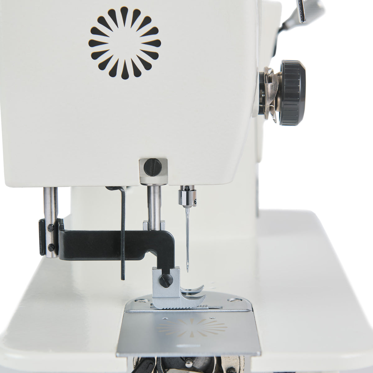 Barracuda Fit 500BW needle and walking-foot assembly