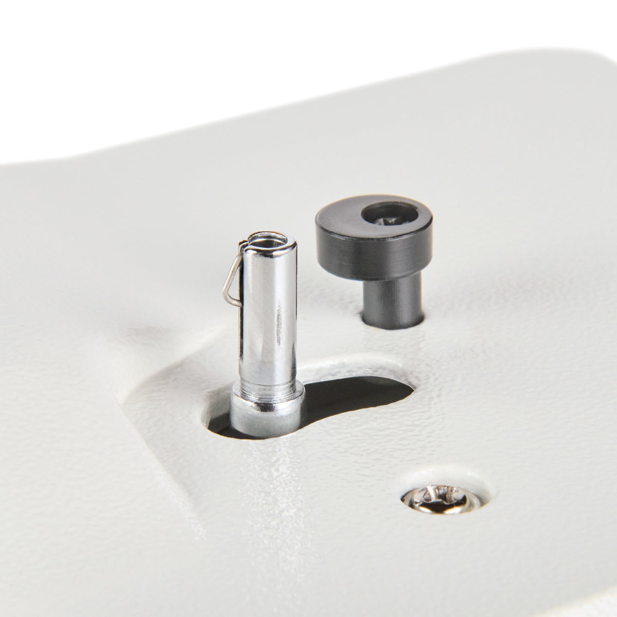 Barracuda Command 700BW built-in bobbin winder without bobbin