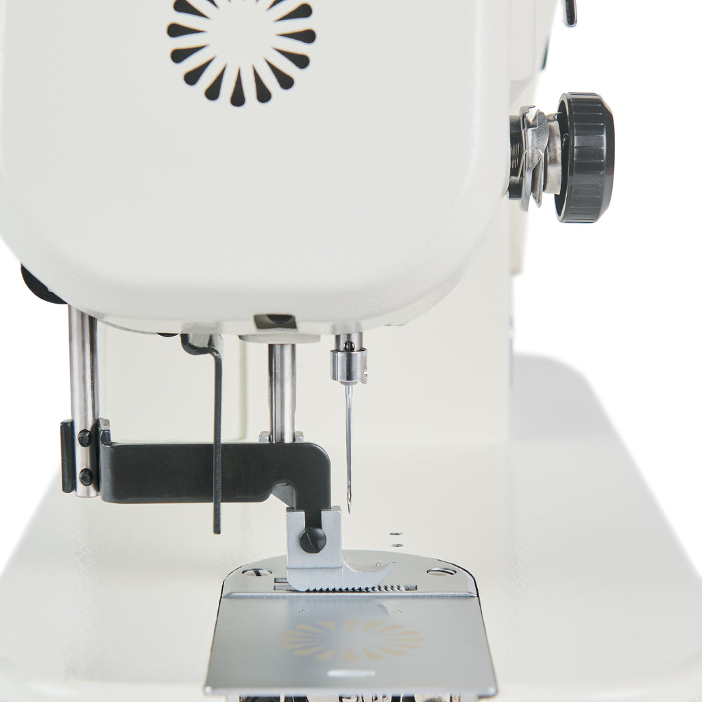 Barracuda Command 700BW needle and walking-foot assembly