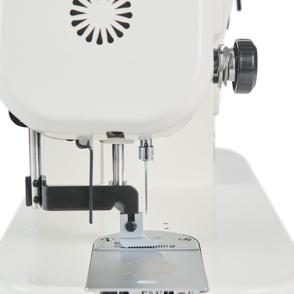 Barracuda Command 700BW needle and walking-foot assembly