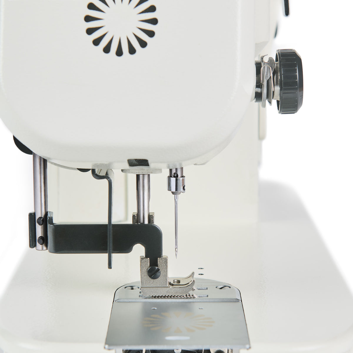Barracuda Command 700BZ needle and walking-foot assembly