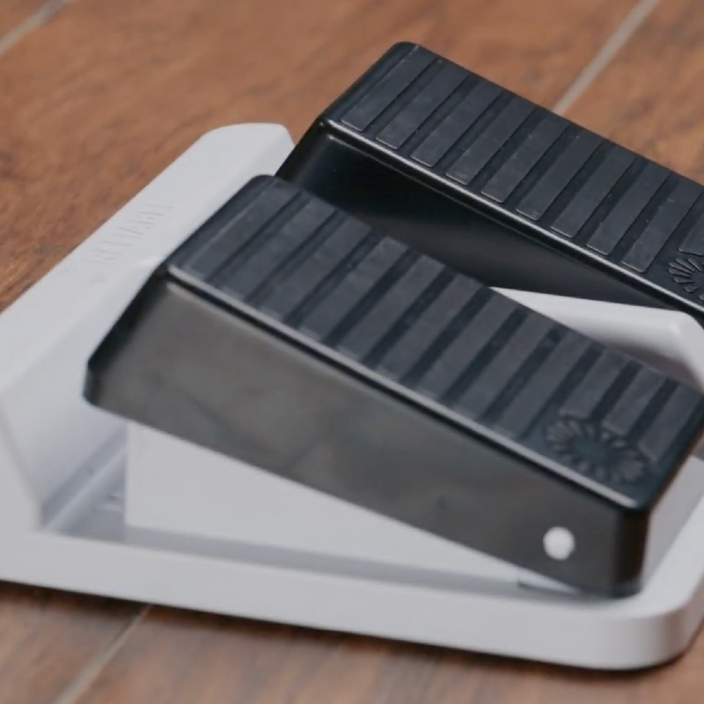 Barracuda Command 700BW dual foot pedal and needle home control