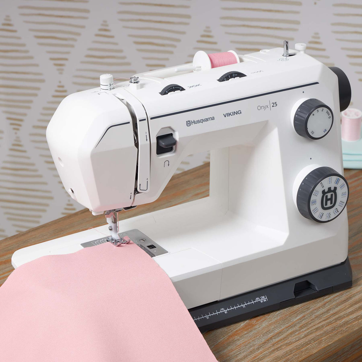 HUSQVARNA® VIKING® ONYX™ 25 Sewing Machine — official product image 6