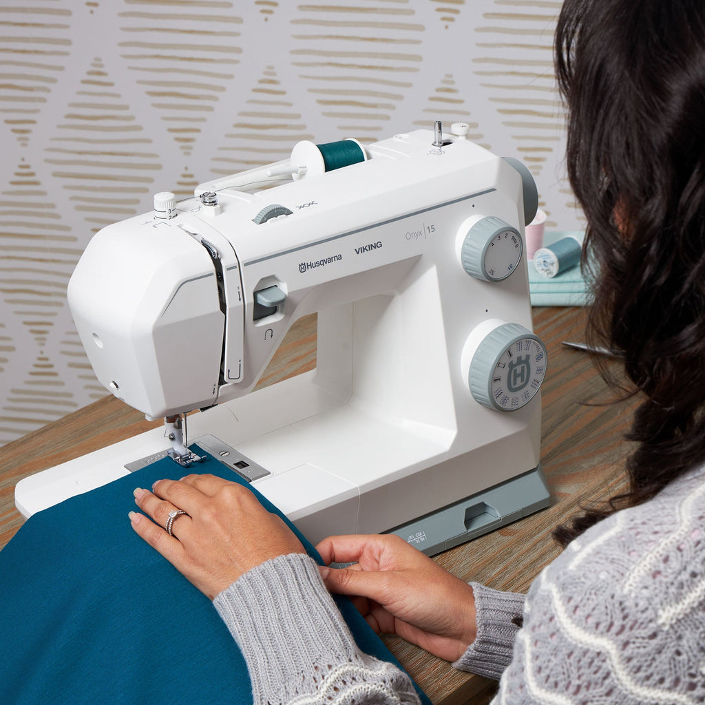HUSQVARNA® VIKING® ONYX™ 15 Sewing Machine — official product image 4
