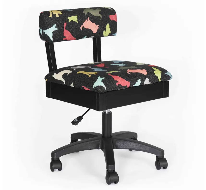Arrow Dog’s Meow Hydraulic Sewing Chair Black – front view of dog-pattern upholstery with ergonomic backrest, height adjustment lever, and five-wheel swivel base.