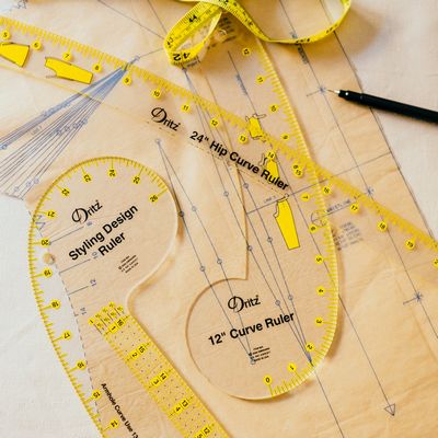 Dritz Styling Design Ruler with How-To Illustrations — product view 2