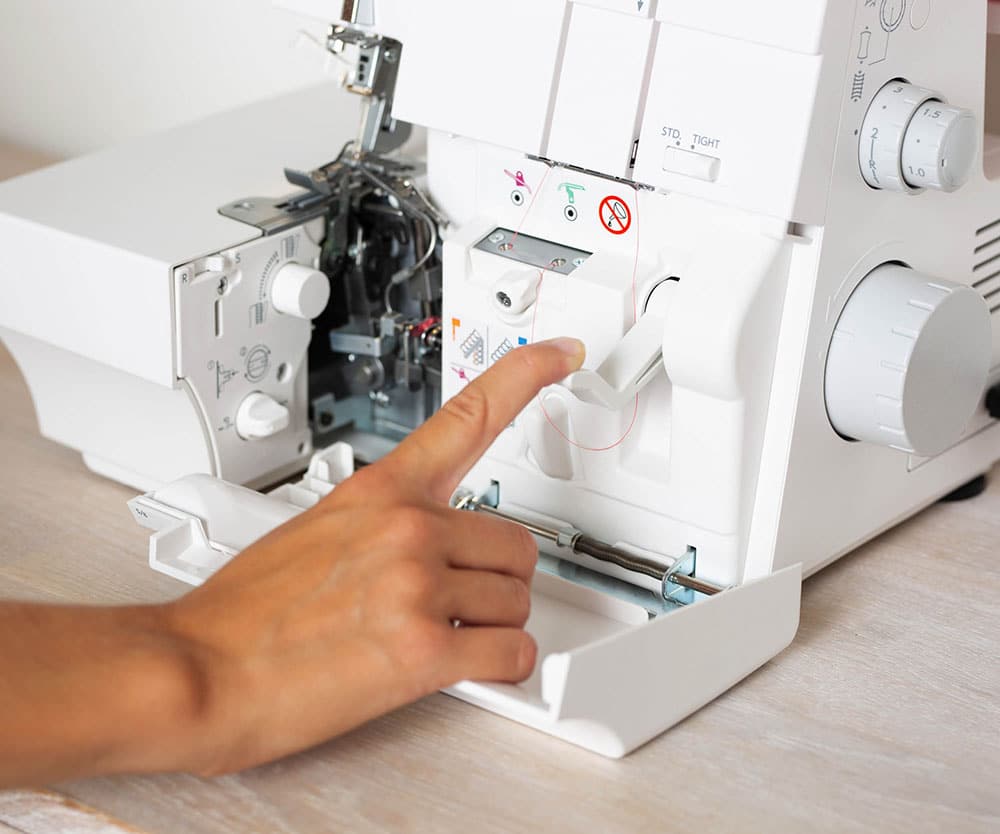 Elna eXtend 864air serging workspace