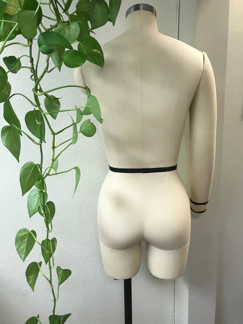 French European Half Body Missy Leg Form, view 4