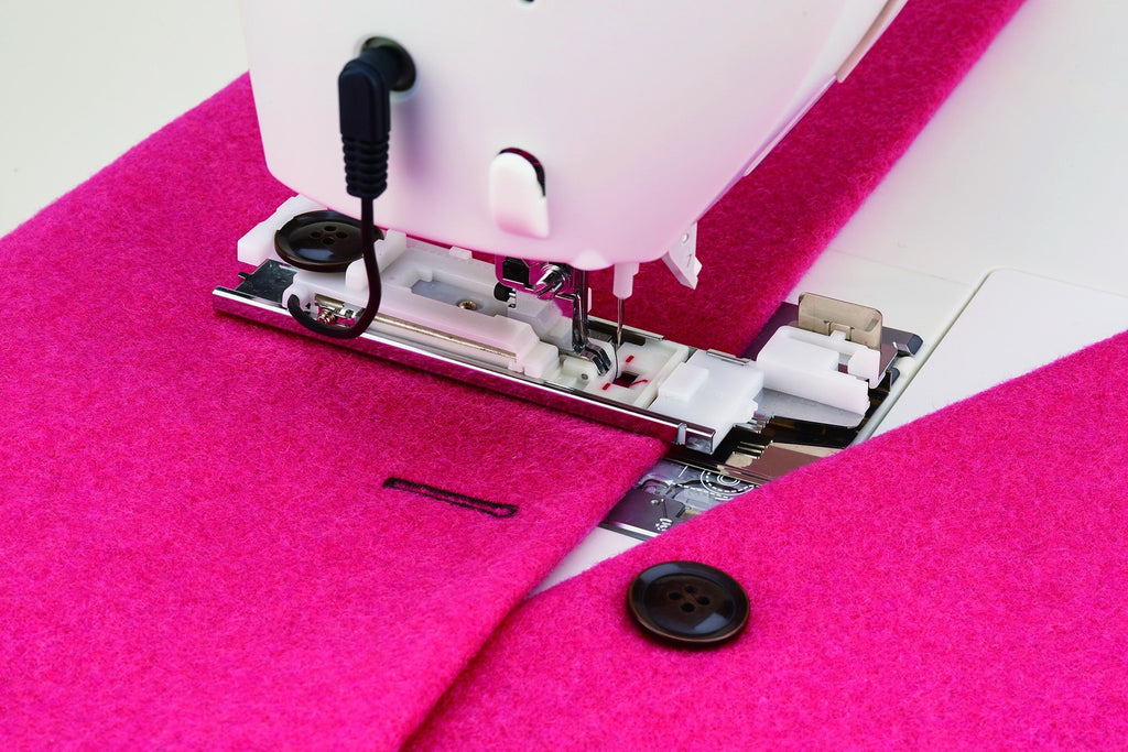 JUKI HZL-NX7 hzl nx7 buttonhole detail
