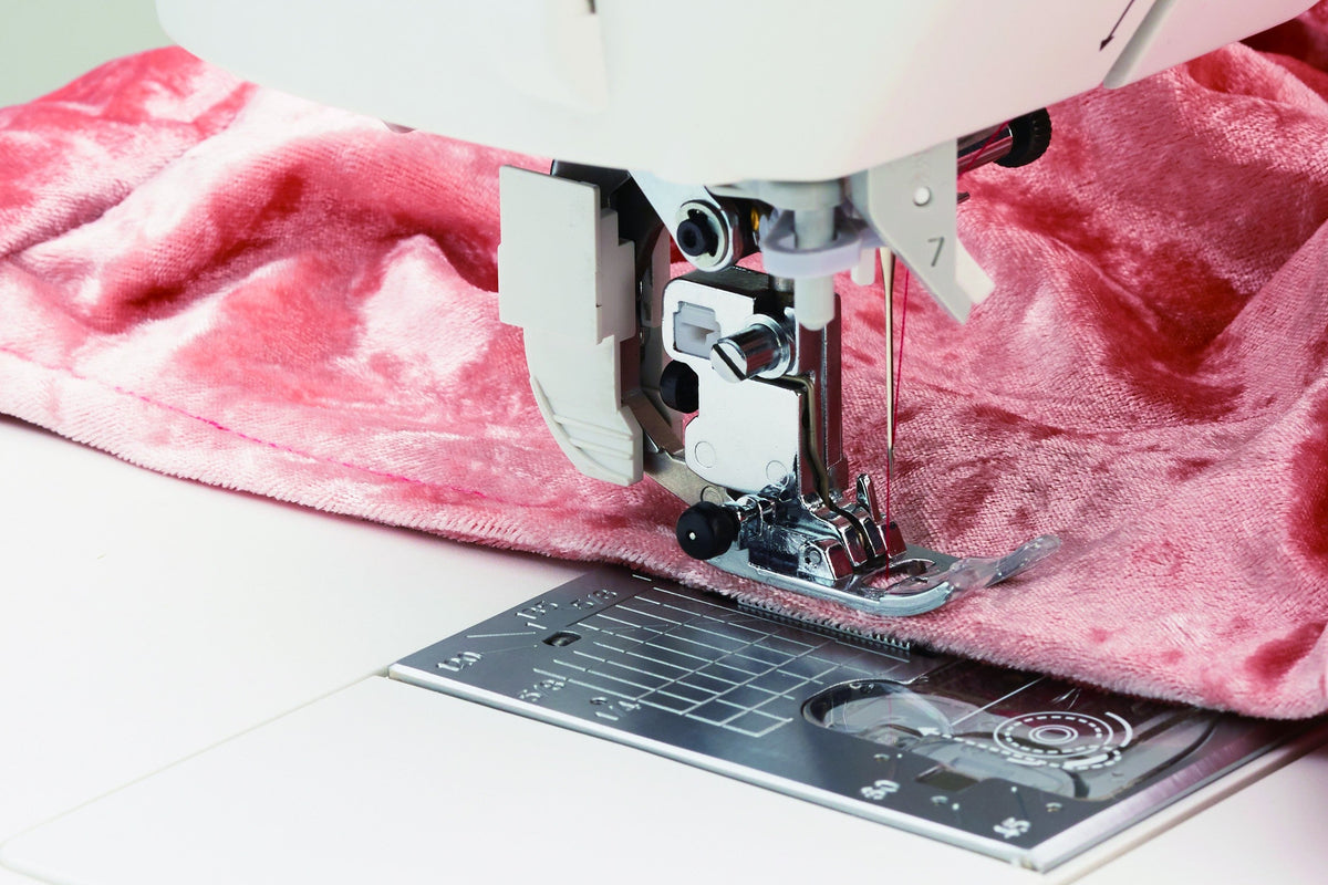 JUKI HZL-NX7 hzl nx7 juki smart feed velvet detail