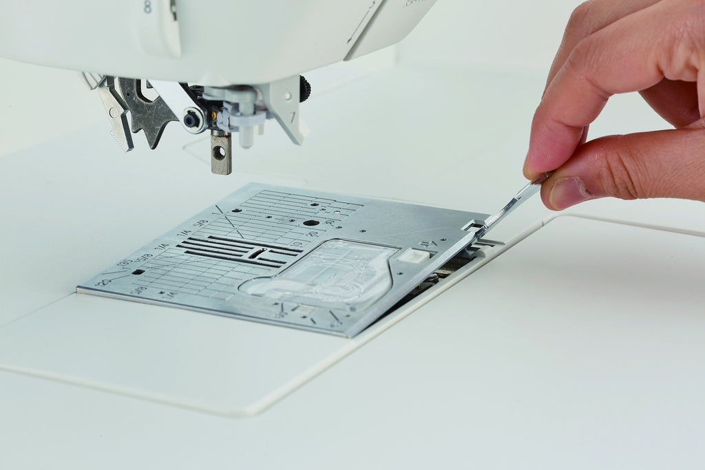 JUKI HZL-NX7 hzl nx7 straight stitch plate detail