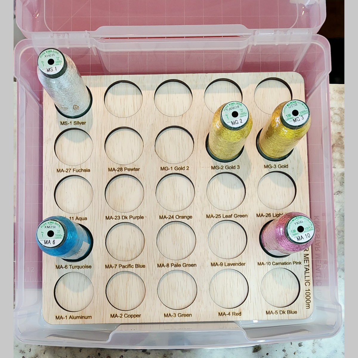 Kingstar Metallic Thread Storage Tray, 25 Spools — tray and metallic spools inside an open clear case