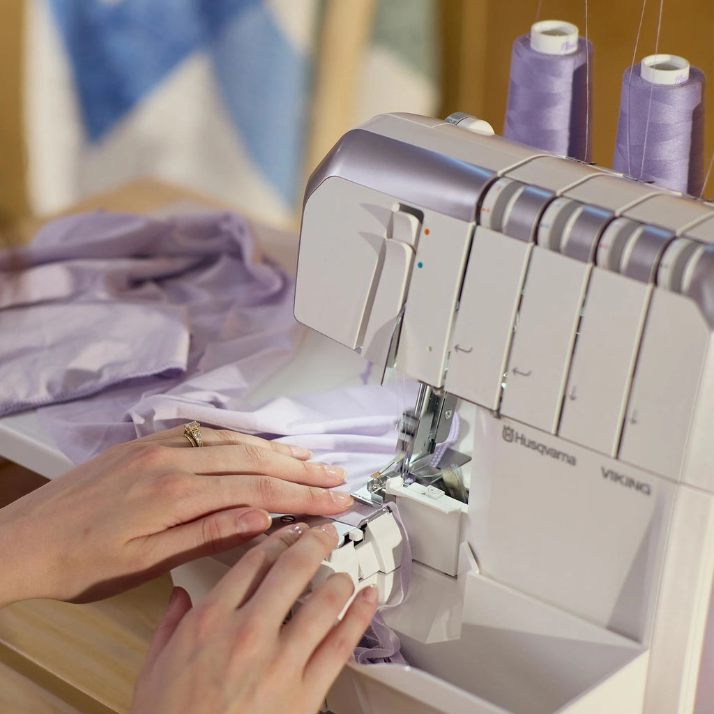 HUSQVARNA® VIKING® AMBER™ S | 300 Overlock Machine — official product image 2