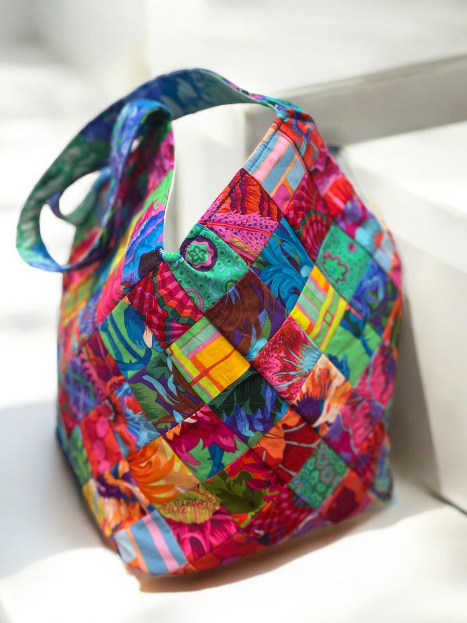Quiltsmart Mondo Bag finished-project example; fabric not included