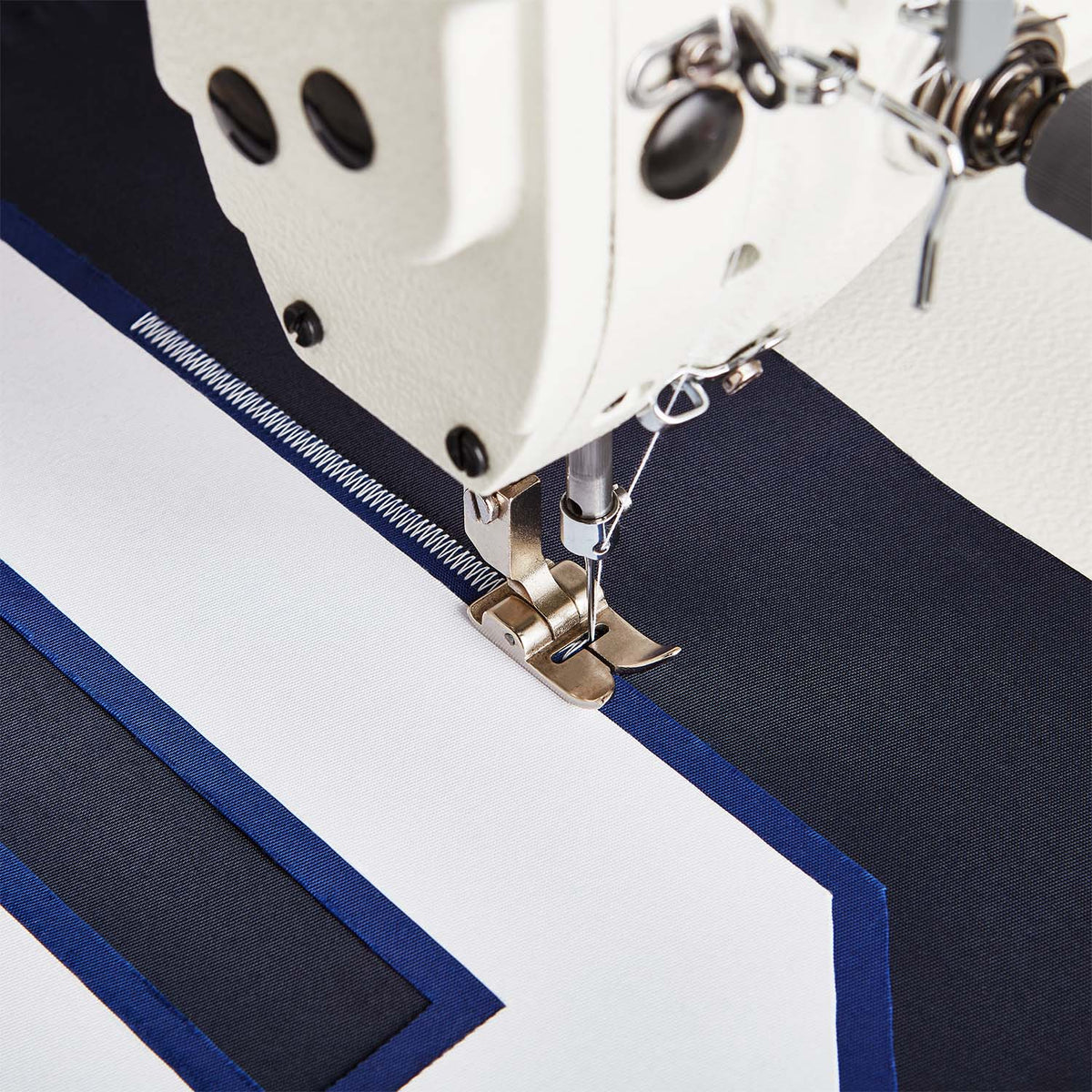 Reliable 2500SZ sewing decorative zig-zag and appliqué work