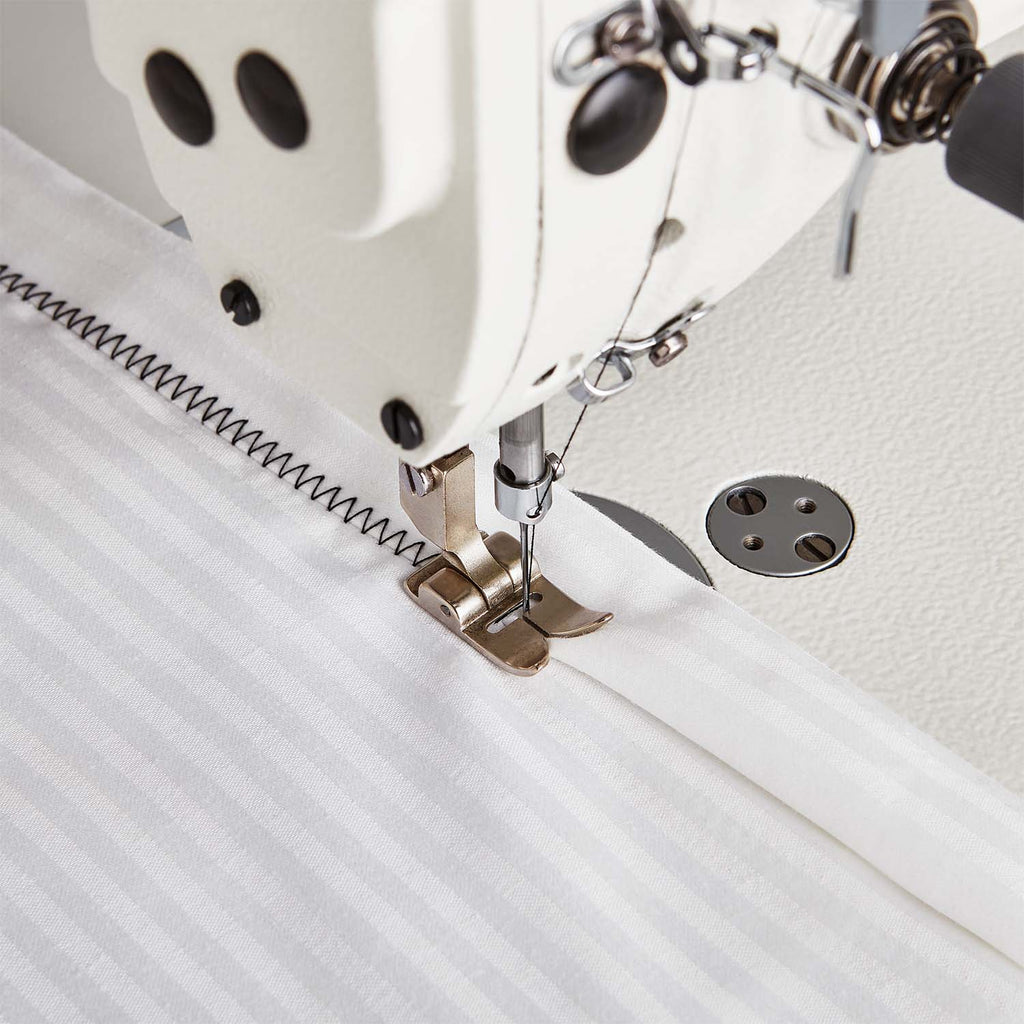 Reliable 2500SZ high-speed zig-zag stitching in use