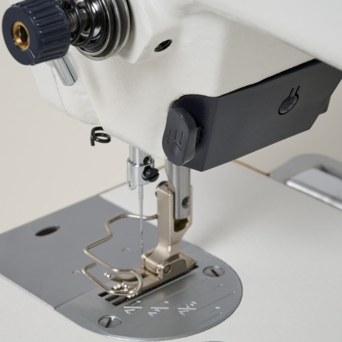 Reliable 3520SD automatic needle-positioning control