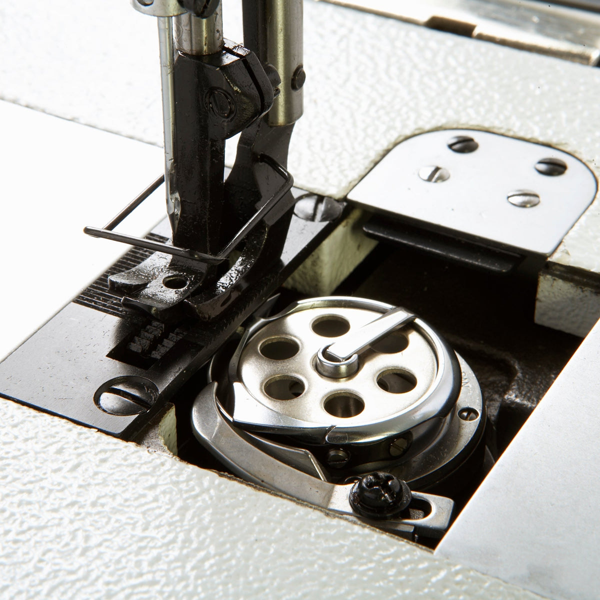 Reliable 5600SW top-loading large bobbin